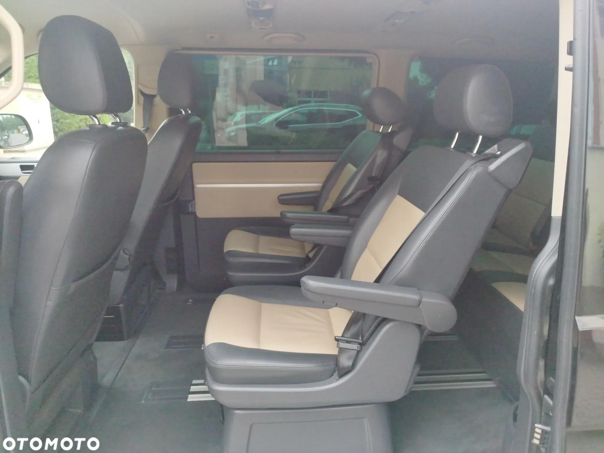 Volkswagen Multivan - 13