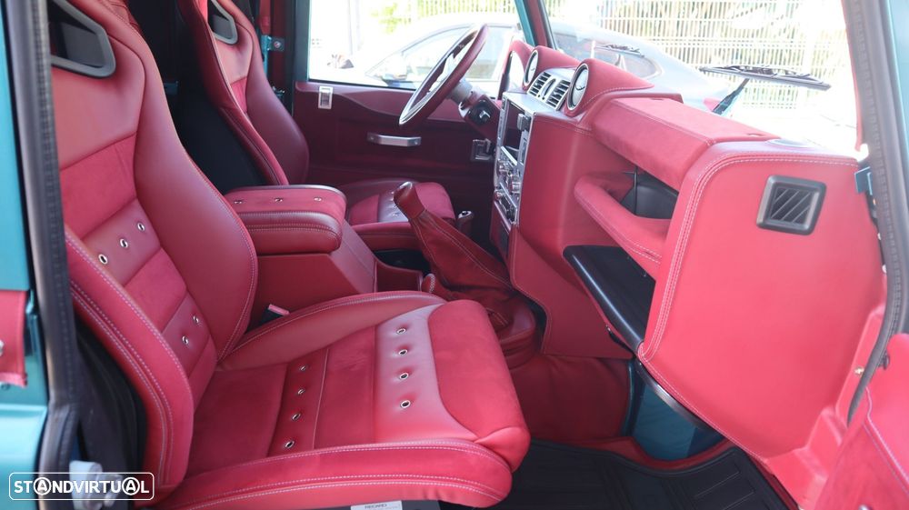 Land Rover Defender - 23