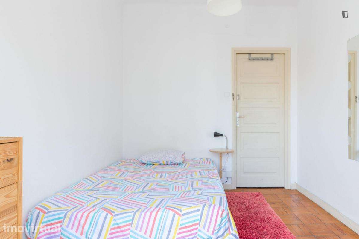 Quarto - localizado em Santo Ildefonso Porto - Grande imagem: 5/12