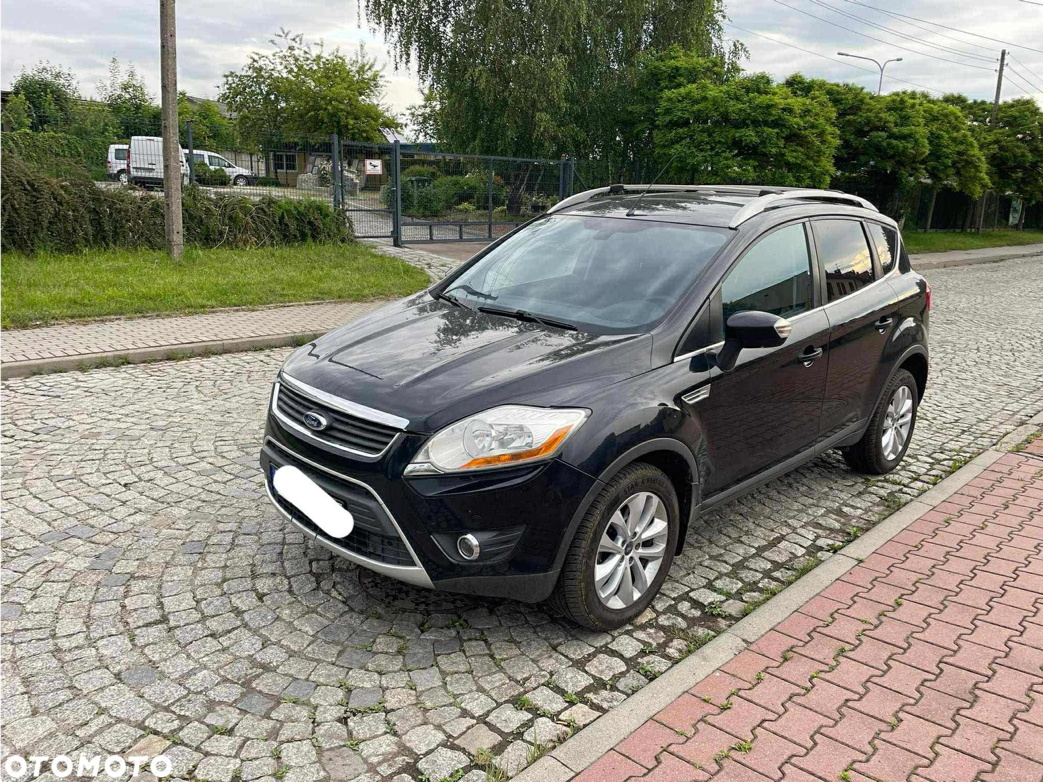 Ford Kuga 2.0 TDCi 2x4 Black & Silver - 11