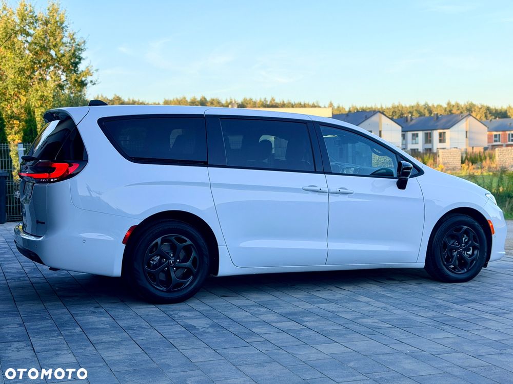 Chrysler Pacifica - 11