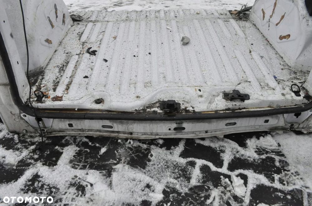 MERCEDES CITAN W415 PAS BŁOTNIK CAŁY TYŁ DUPA - 2