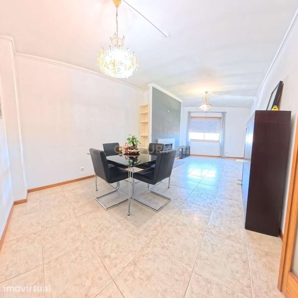Apartamento T2 com Piscina,  junto ao Hospital da Luz - Grande imagem: 2/17