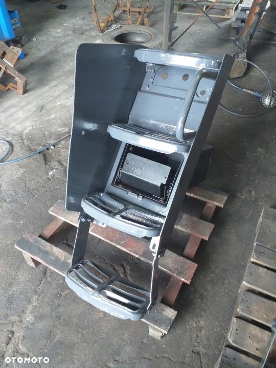 SCHODKI SCHODY CLAAS AXION 810 158KW 700MTH 19R