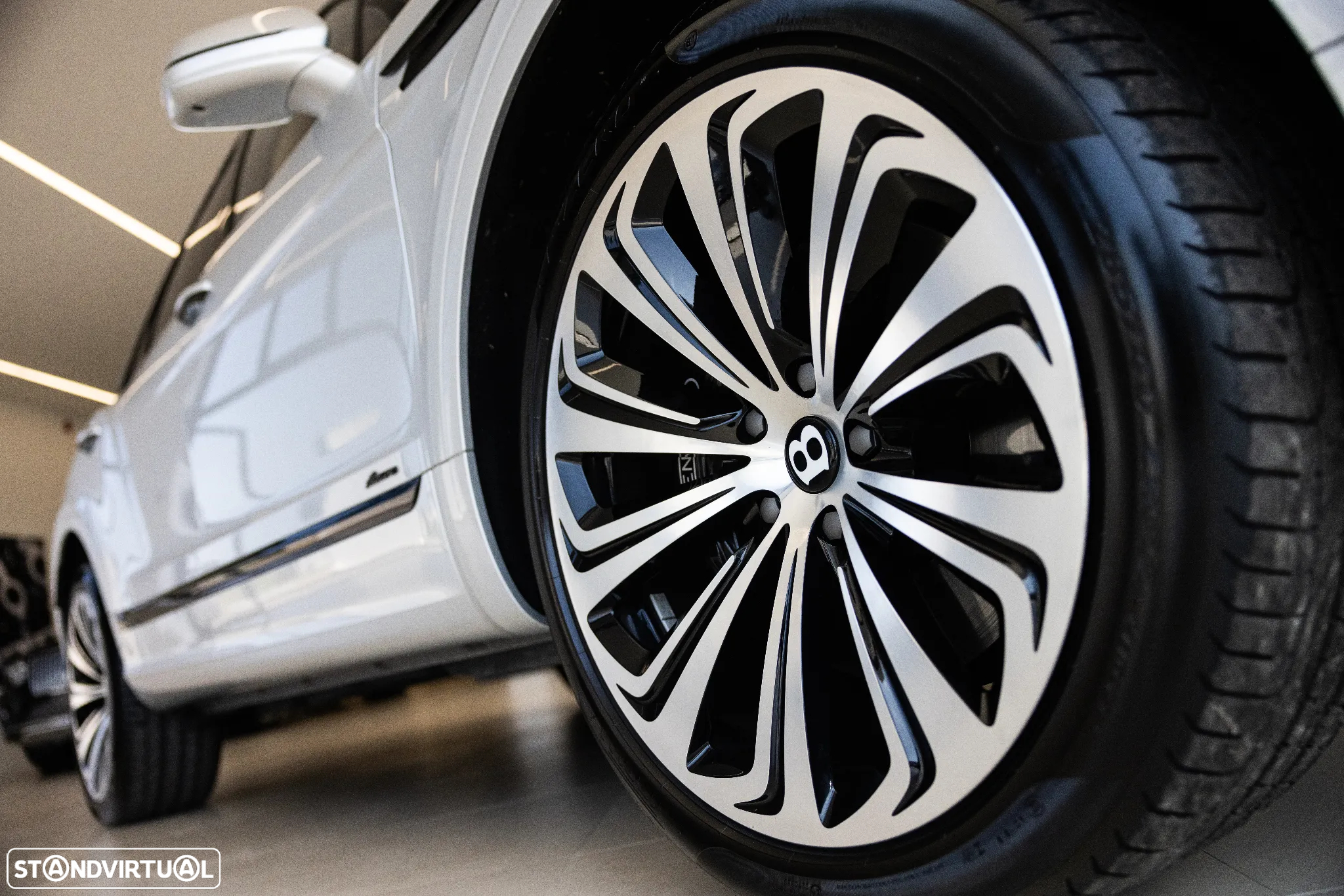 Bentley Bentayga V8 Azure - 6