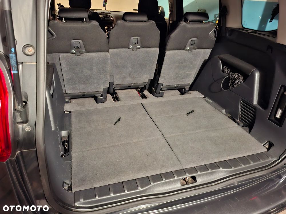 Peugeot 5008 - 12