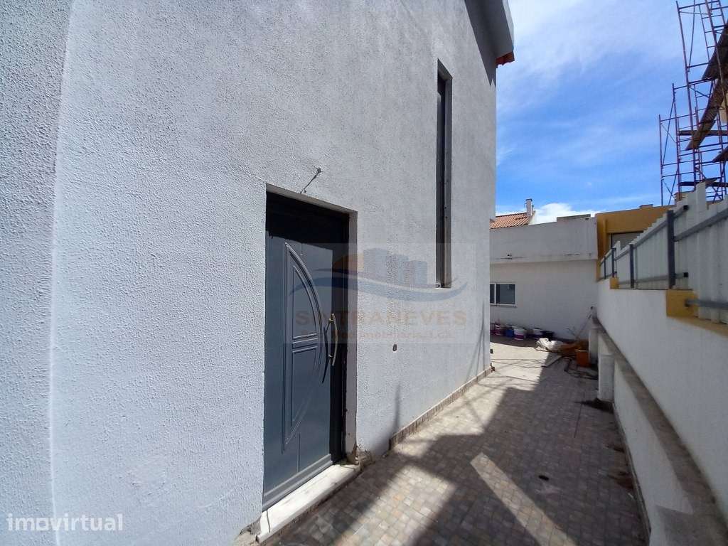 Moradia T5 Totalmente Remodelada, em Foros Amora, Com Terraço Gener... - Grande imagem: 3/60