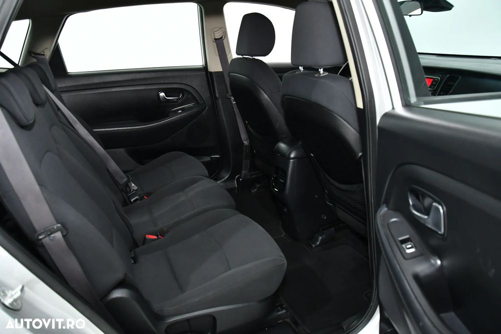 Kia Carens 1.7 CRDi 115 Dream-Team Edition - 11