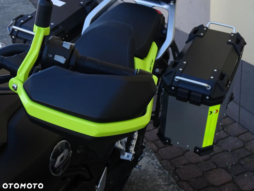 QJMOTOR SVT 650 - 10