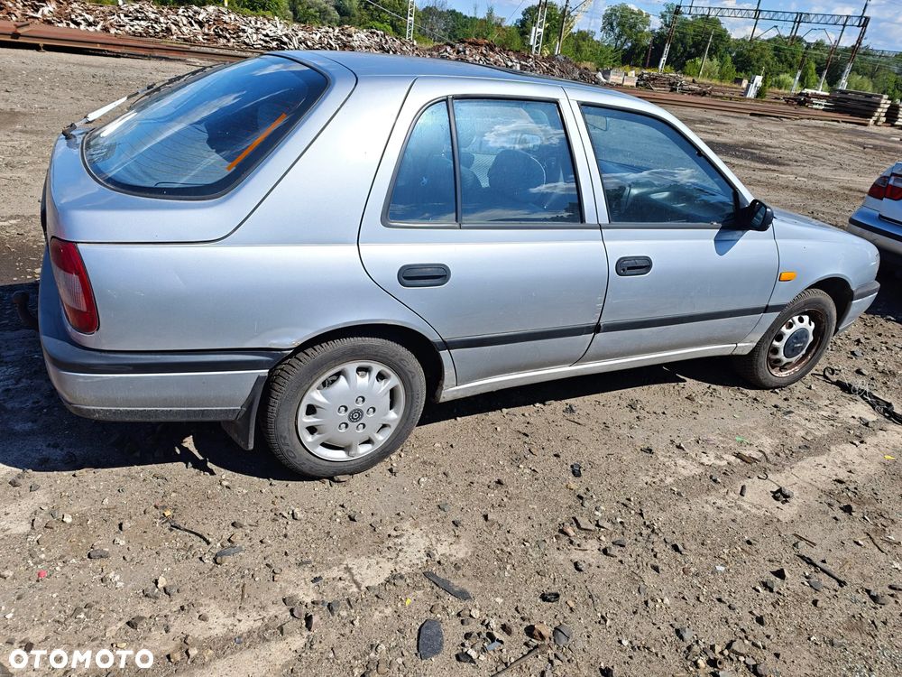 Zderzak maska drzwi części Nissan Sunny N14 1.4 - 3