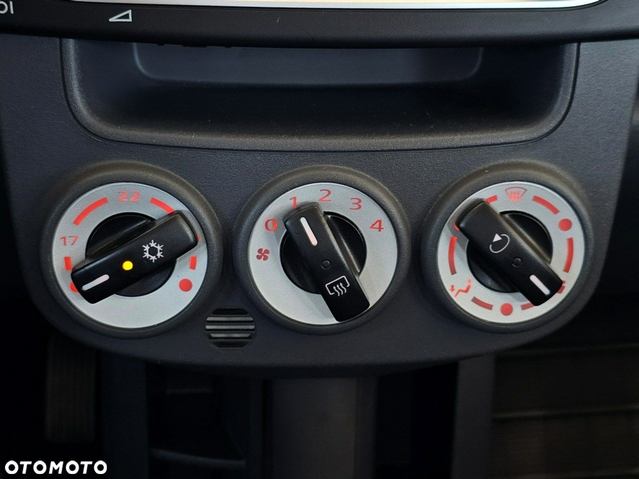 Mitsubishi Colt - 18