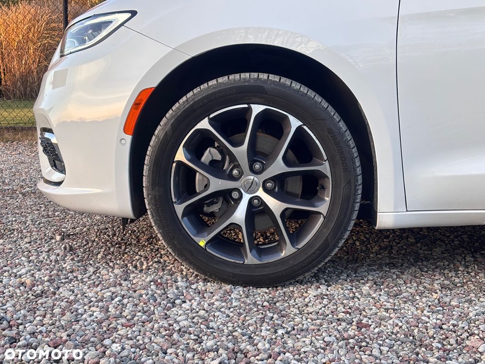 Chrysler Pacifica - 10