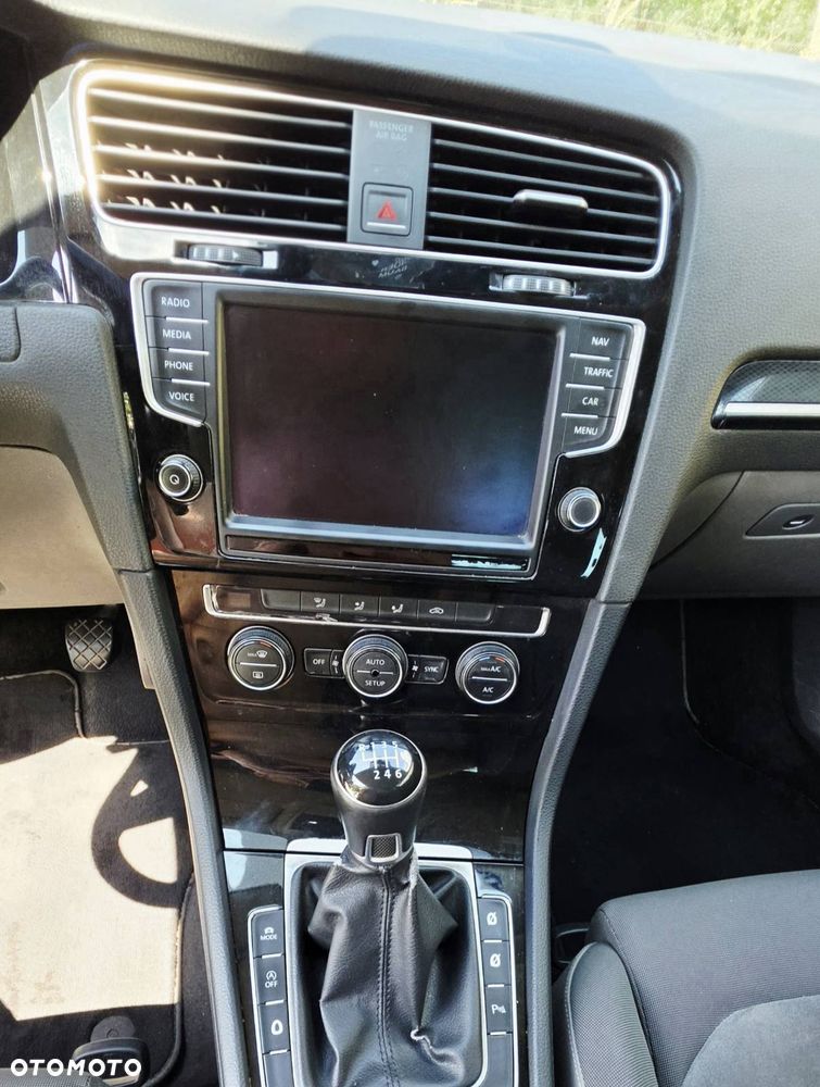 Volkswagen Golf - 16