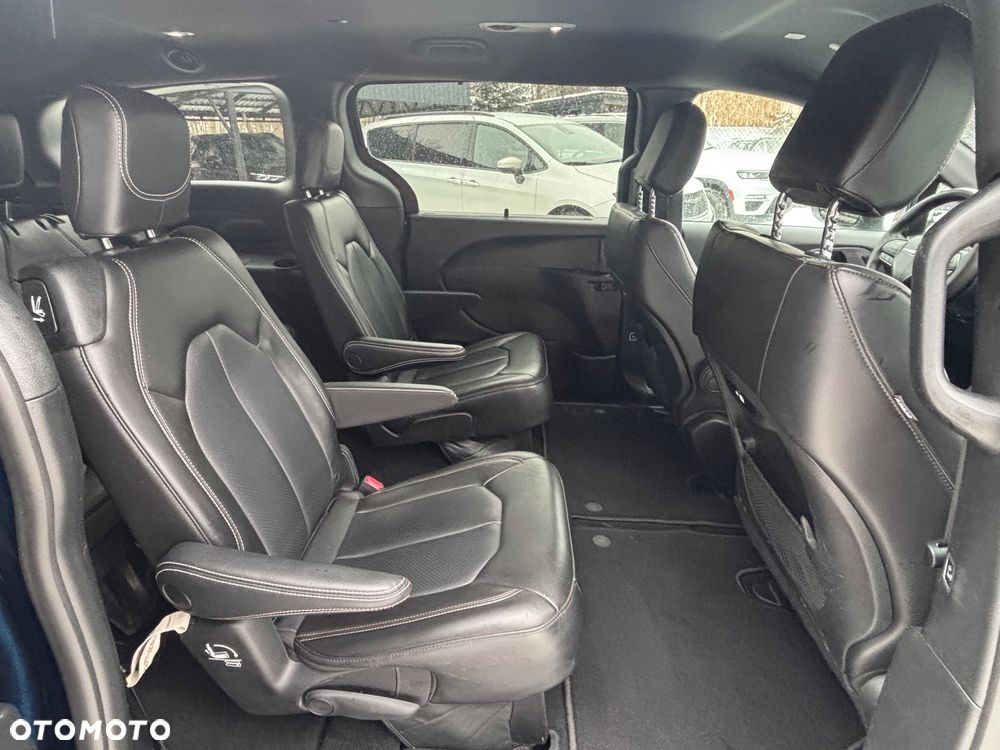 Chrysler Pacifica - 12