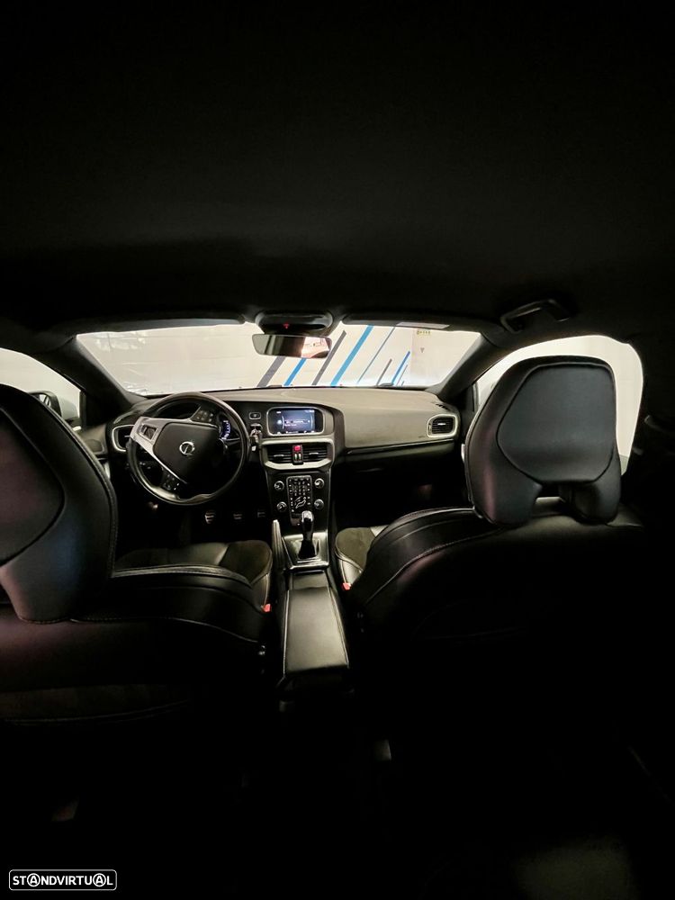 Volvo V40 2.0 D2 R-Design Momentum - 18