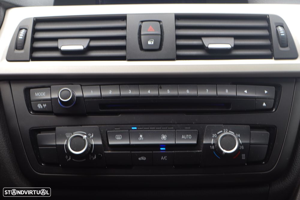 BMW 320 d xDrive Sport Line — fotografia 18