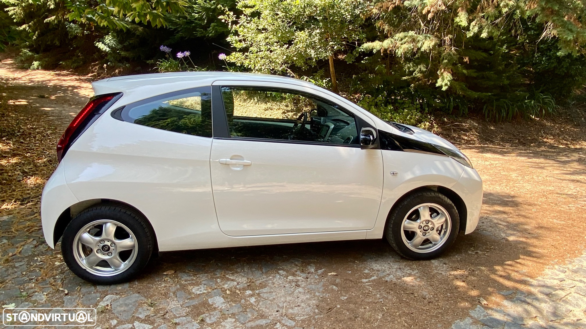 Toyota Aygo 1.0 X-Play Plus - 4