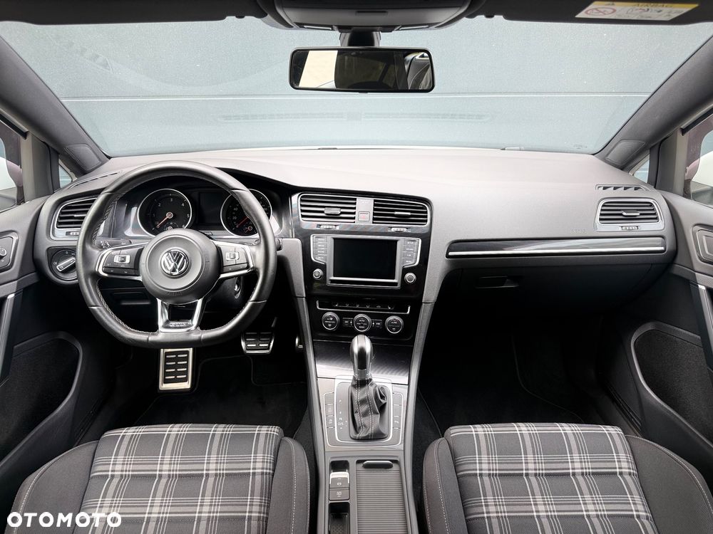 Volkswagen Golf - 9