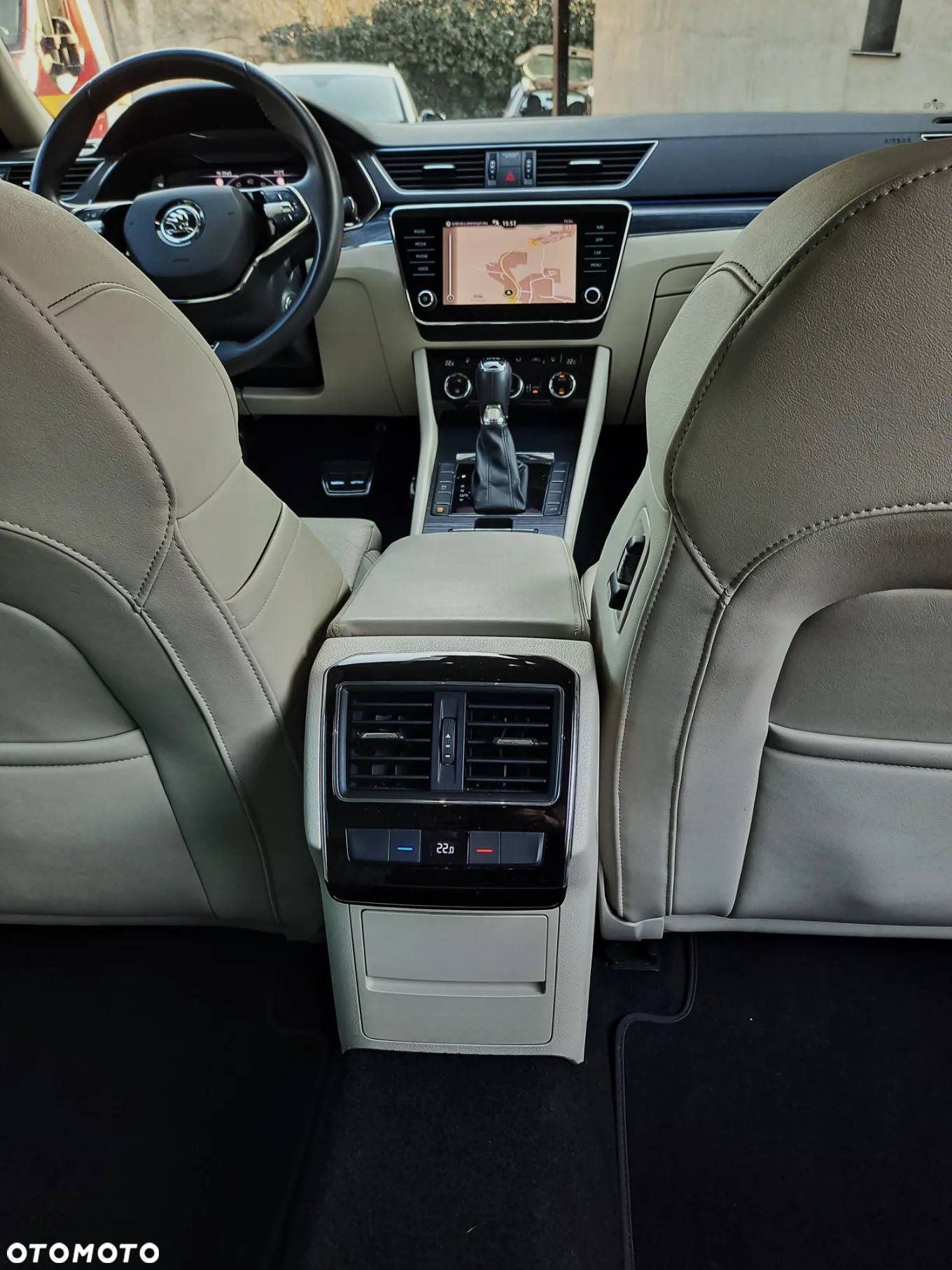 Skoda Superb 2.0 TDI DSG Premium Edition - 19