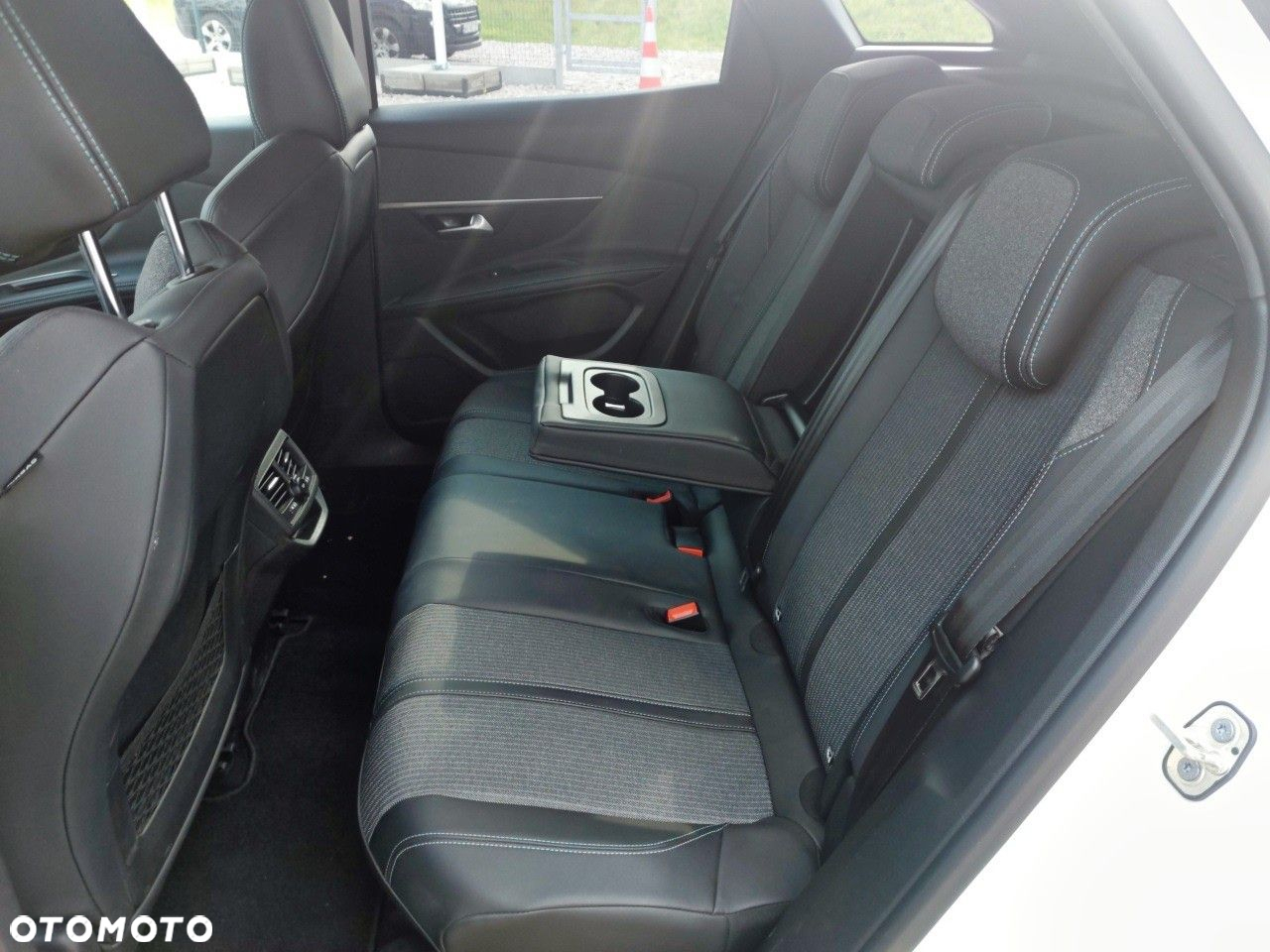 Peugeot 3008 1.5 BlueHDi Allure Pack S&S EAT8 - 10