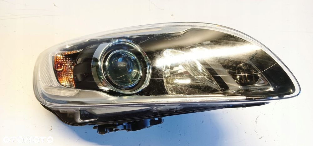 Lampa Prawa Przednia Xenon Volvo V60 S60 - 1