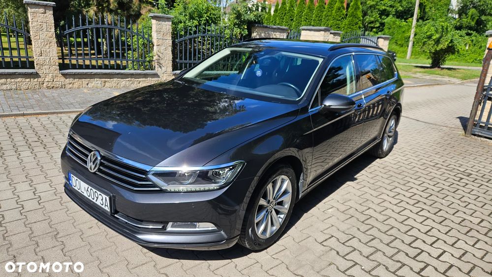 Volkswagen Passat - 1
