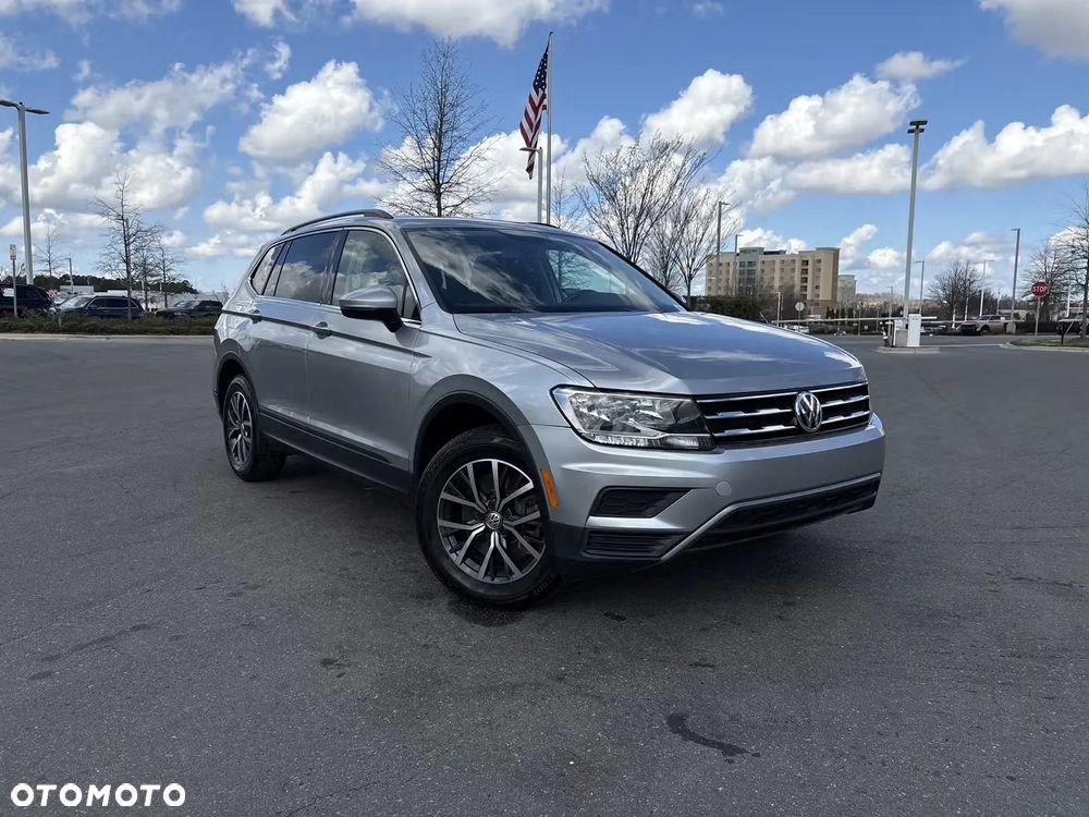 Volkswagen Tiguan - 1