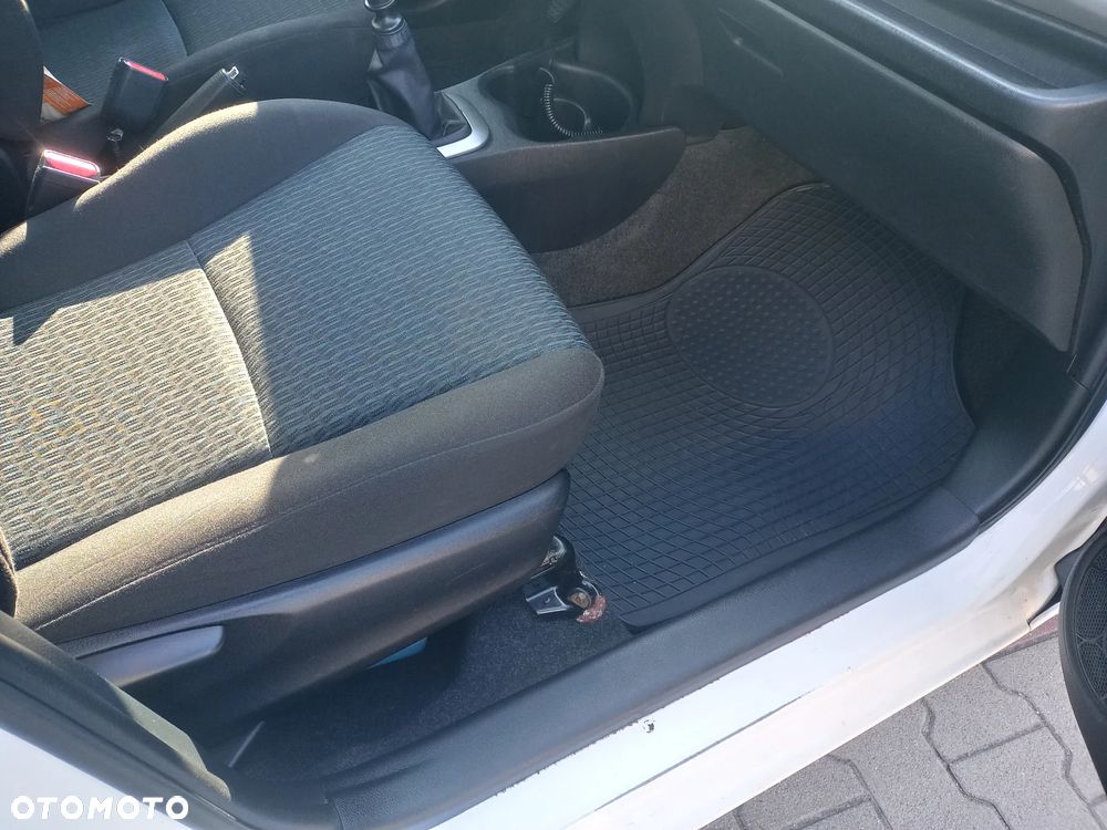 Toyota Yaris 1.4 D-4D Sol - 14
