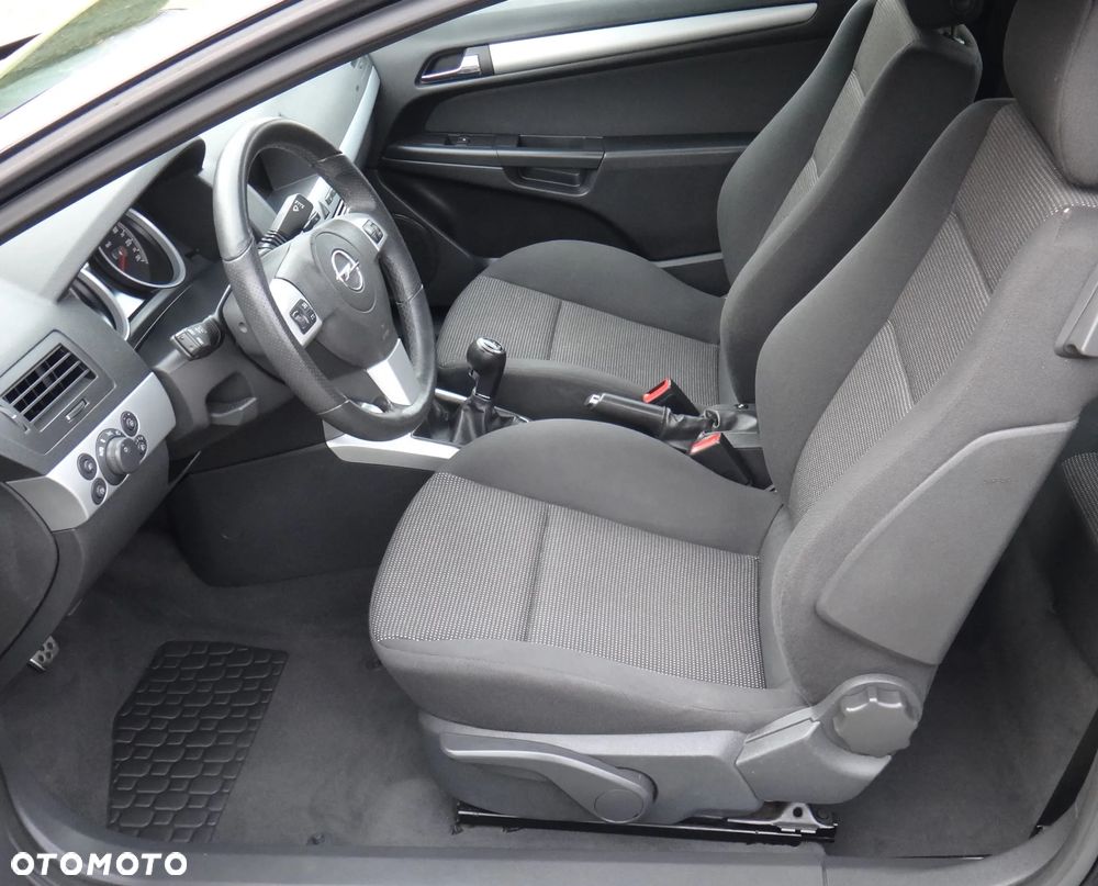 Opel Astra III GTC 1.8 Sport - 27