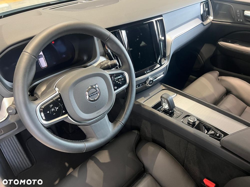 Volvo V60 B4 B DKG Plus Dark - 22