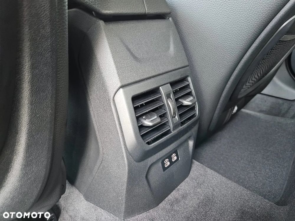 BMW Seria 2 218i - 22