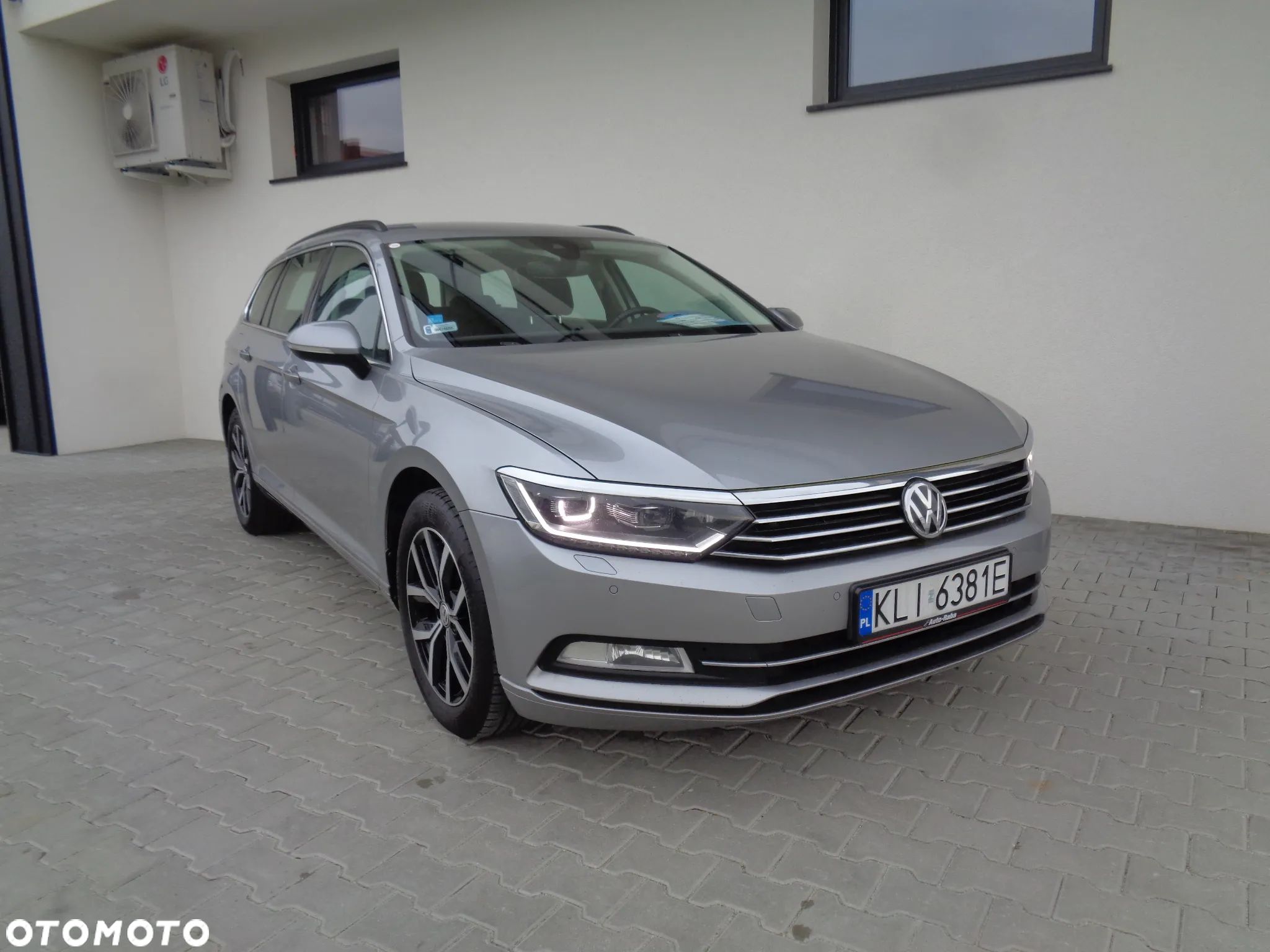 Volkswagen Passat - 1