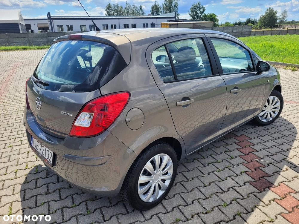 Opel Corsa 1.2 16V Cosmo - 10