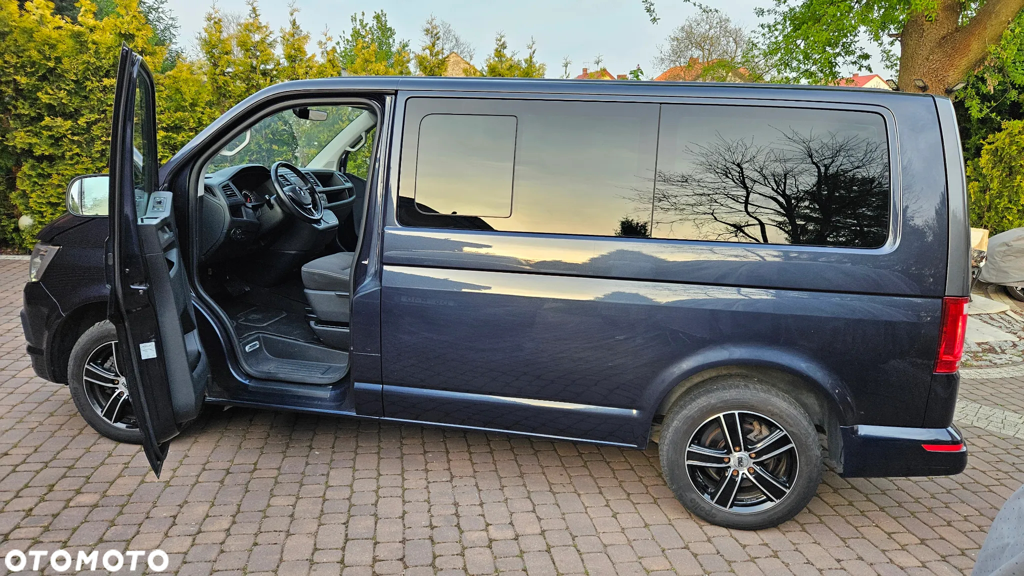 Volkswagen Multivan - 16