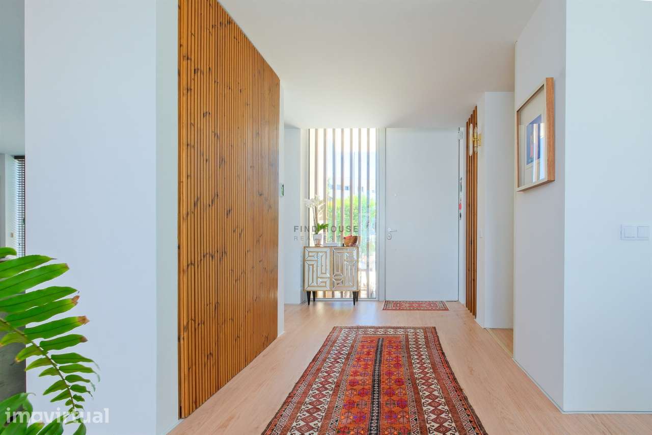 Vende-se Moradia T4 de luxo, com piscina, no exclusivo condomínio “Val - Grande imagem: 4/54