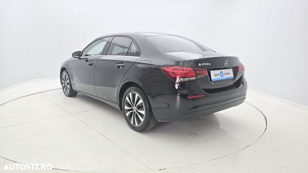 Mercedes-Benz A - 8