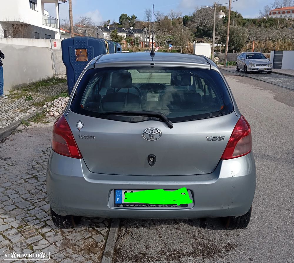 Toyota Yaris 1.0 VVT-i - 4