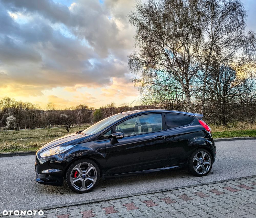 Ford Fiesta 1.6 EcoBoost ST - 22
