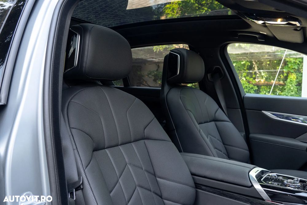 BMW Seria 7 740d xDrive MHEV - 14