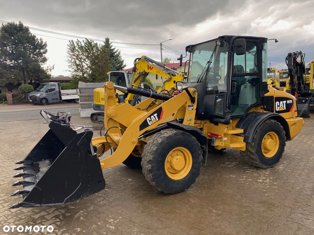 Caterpillar CAT 907H, 6800 MTH, ŁYŻKA OTWIERANA + WIDŁY, z NIEMIEC,