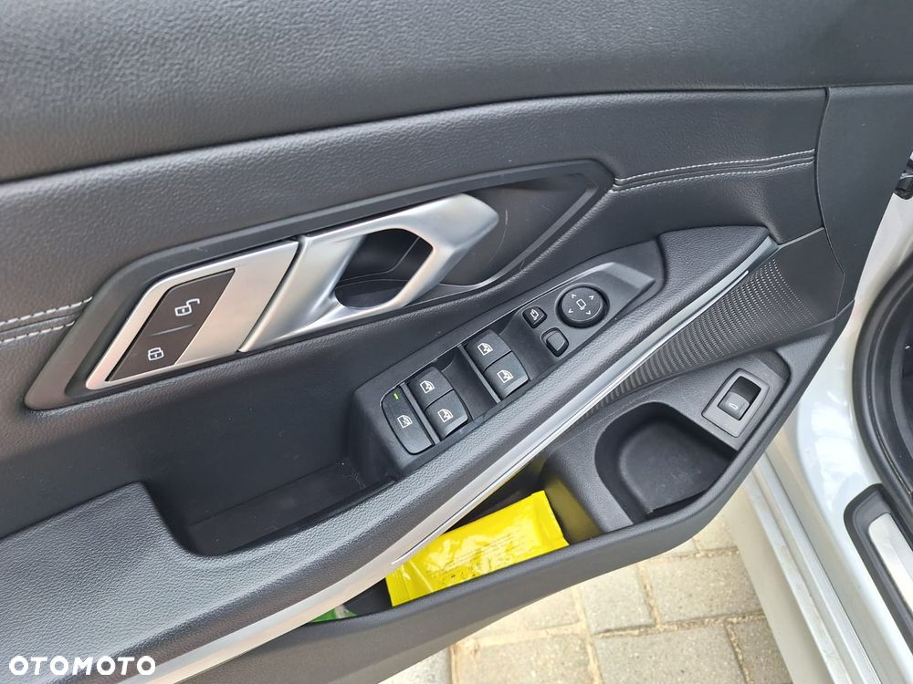 BMW Seria 3 320d xDrive MHEV Luxury Line - 16
