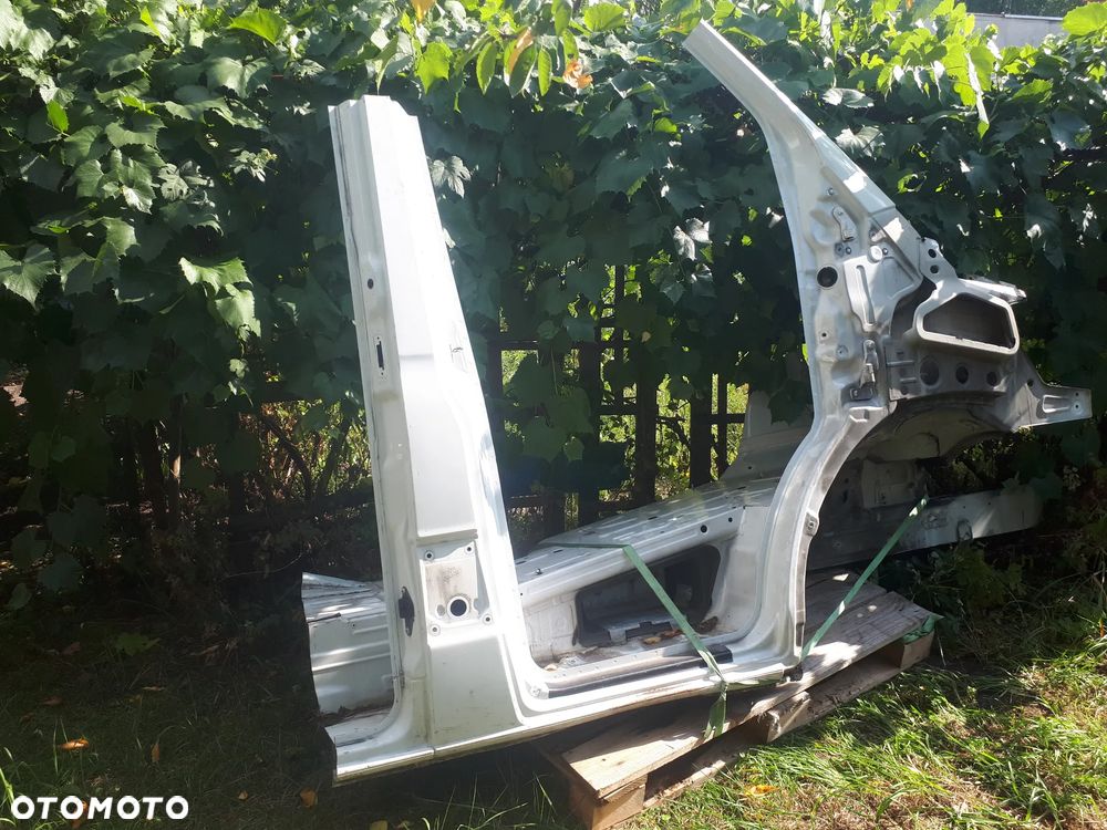 MERCEDES SPRINTER 907 PODŁUŻNICA ĆWIARTKA PRZEDNIA PRAWA - 1