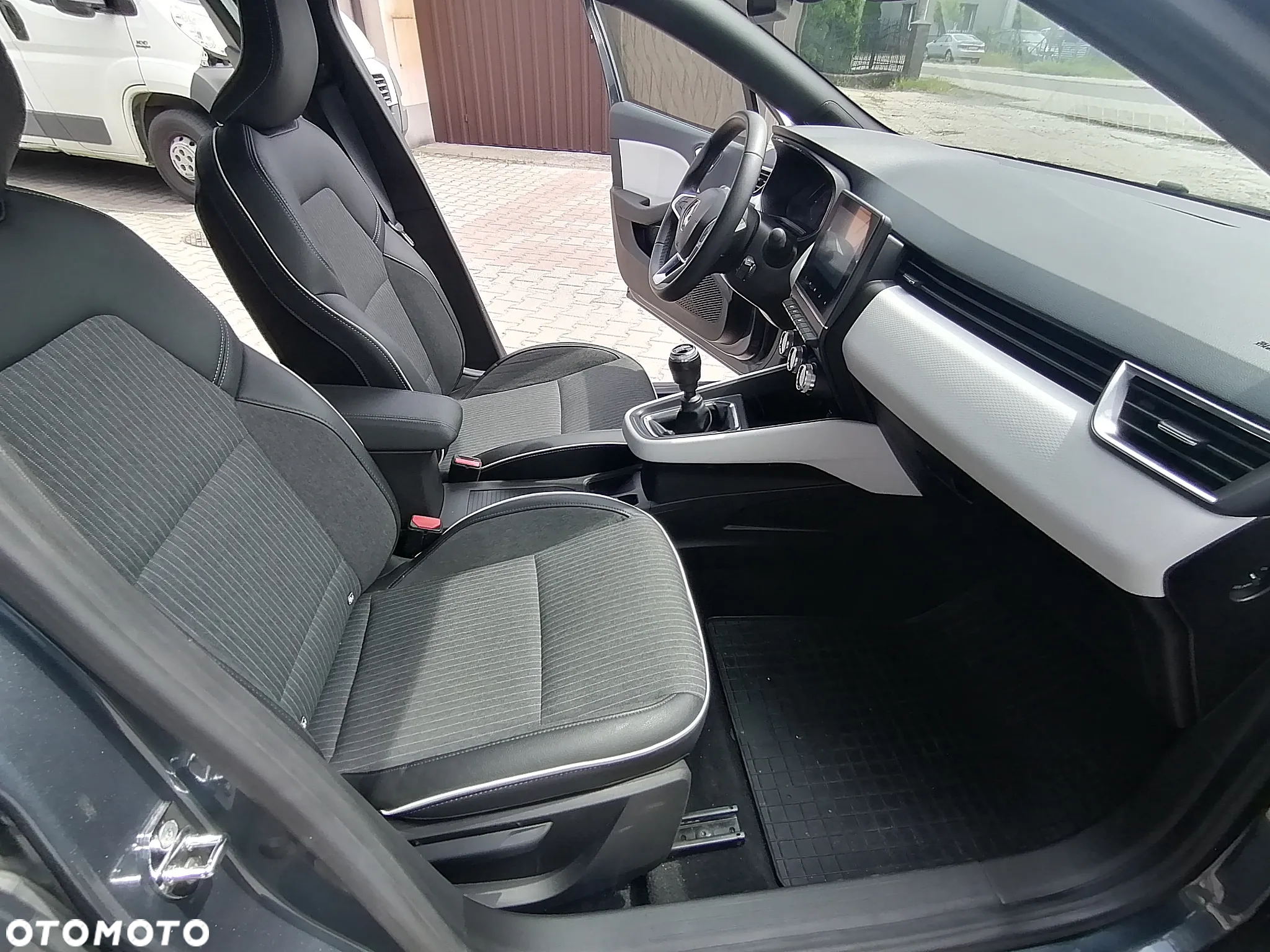 Renault Clio TCe 90 TECHNO - 26