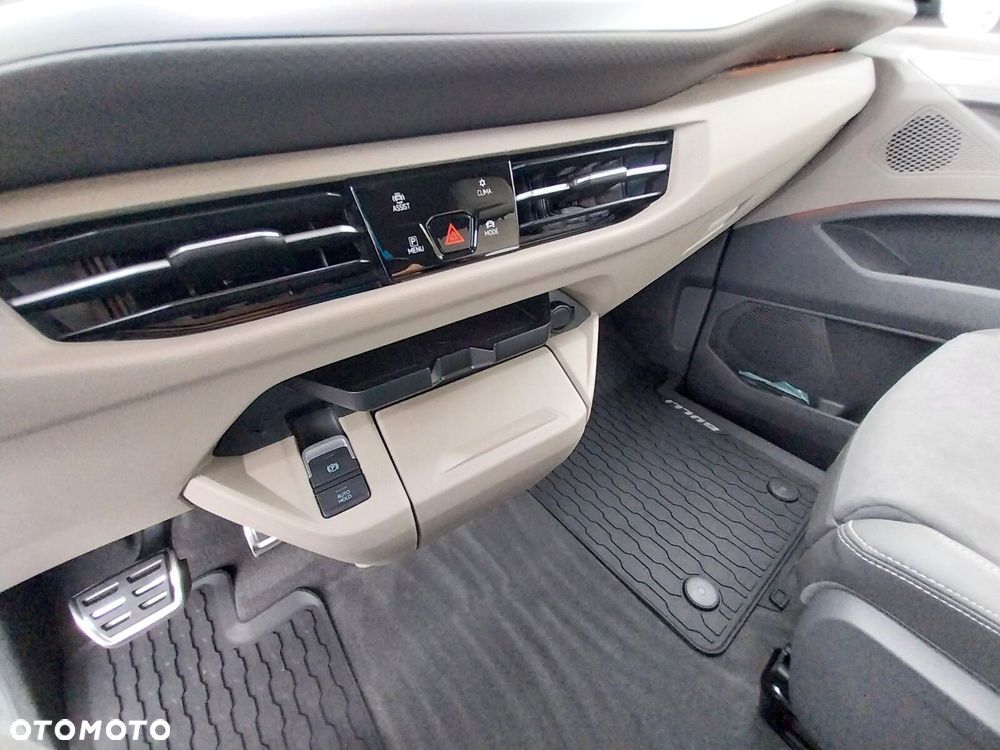 Volkswagen multivan Multivan Style L2 silnik: 2,0 l TDI SCR 110 kW / skrzynia biegów: 7-biegowa DSG rozstaw osi: 3124 mm - 23