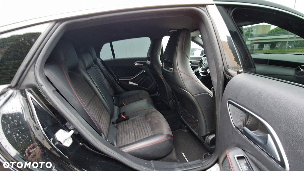 Mercedes-Benz CLA 200 7G-DCT AMG Line - 12