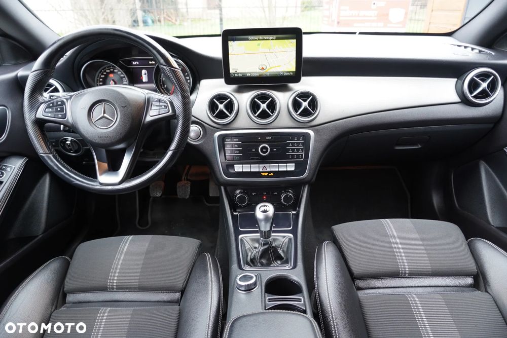 Mercedes-Benz CLA 200 Peak Edition - 8