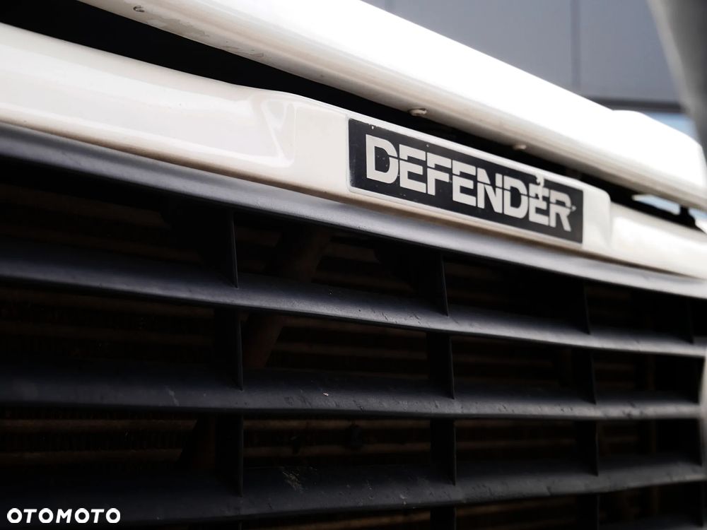 Land Rover Defender 2.5 TDI - 11