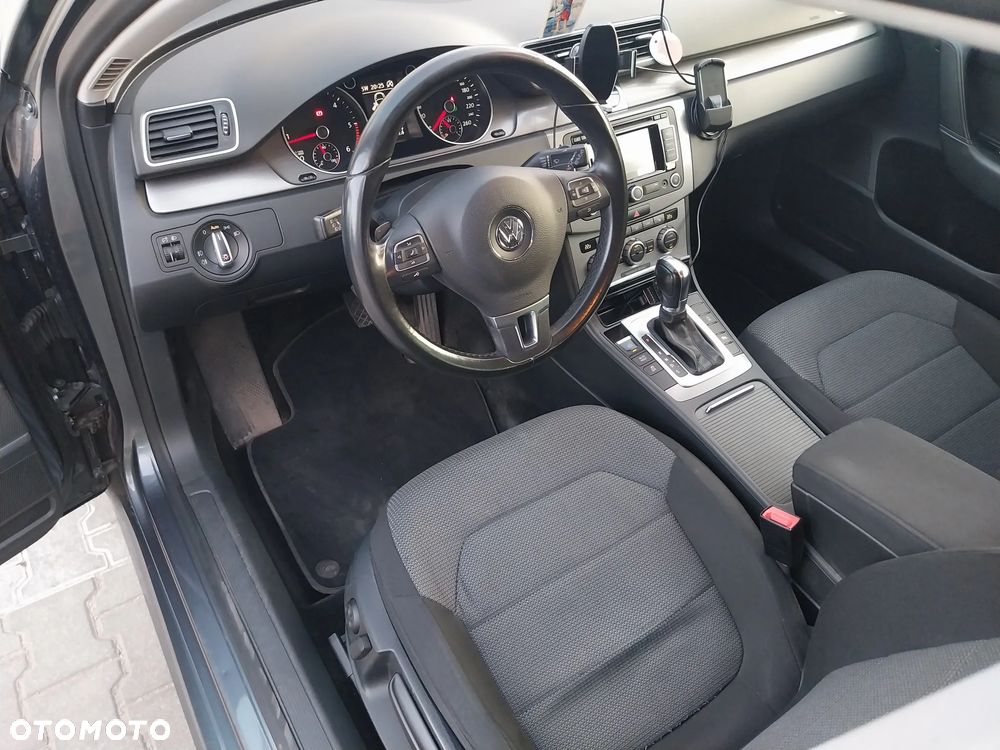 Volkswagen Passat 2.0 TDI Comfortline DSG - 10
