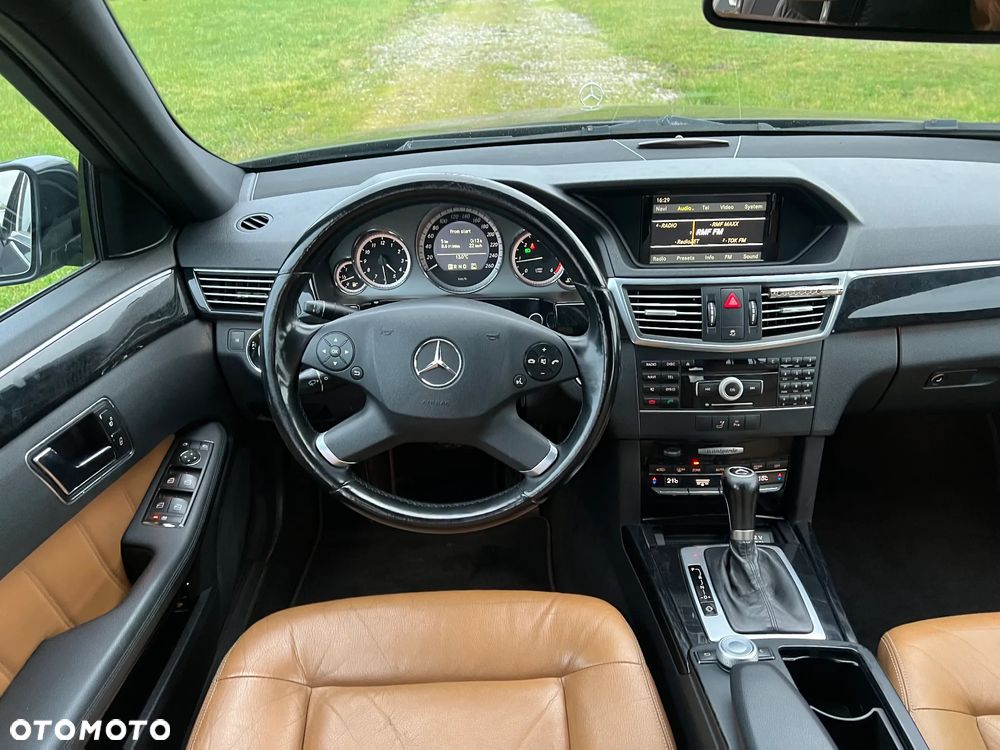 Mercedes-Benz Klasa E 220 T CDI DPF BlueEFFICIENCY Automatik Avantgarde - 25
