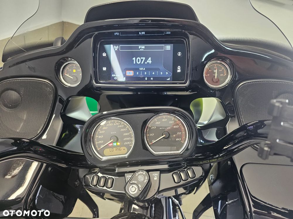 Harley-Davidson Touring Road Glide - 15